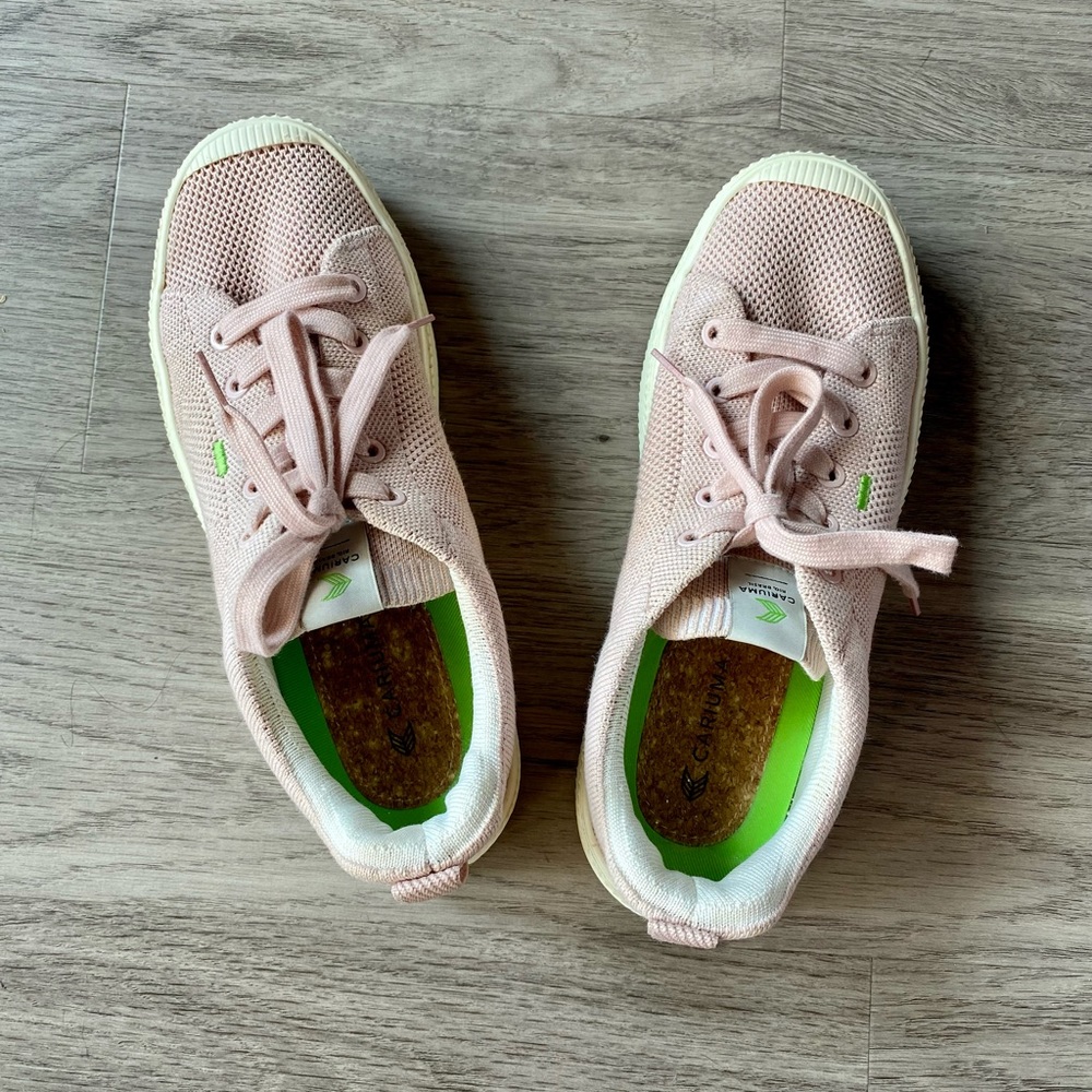 Cariuma Low Pink Bamboo Knit Sneaker